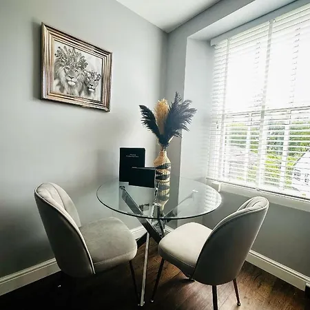 Apartment 1 West End Boutique *