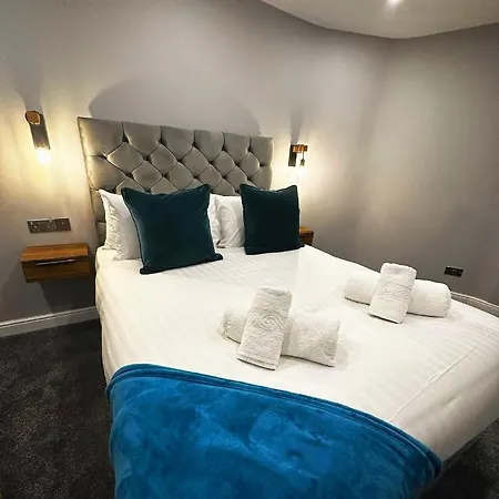 1 West End Boutique Apartment *